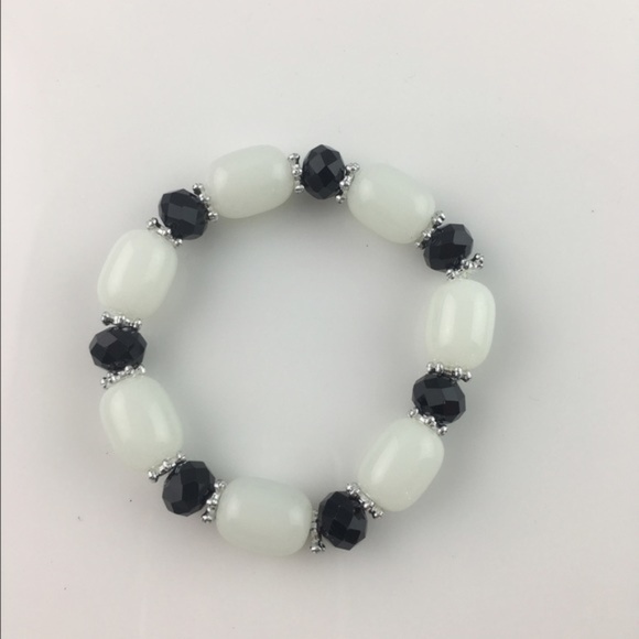 Jewelry - White Agate & Crystals Bracelet